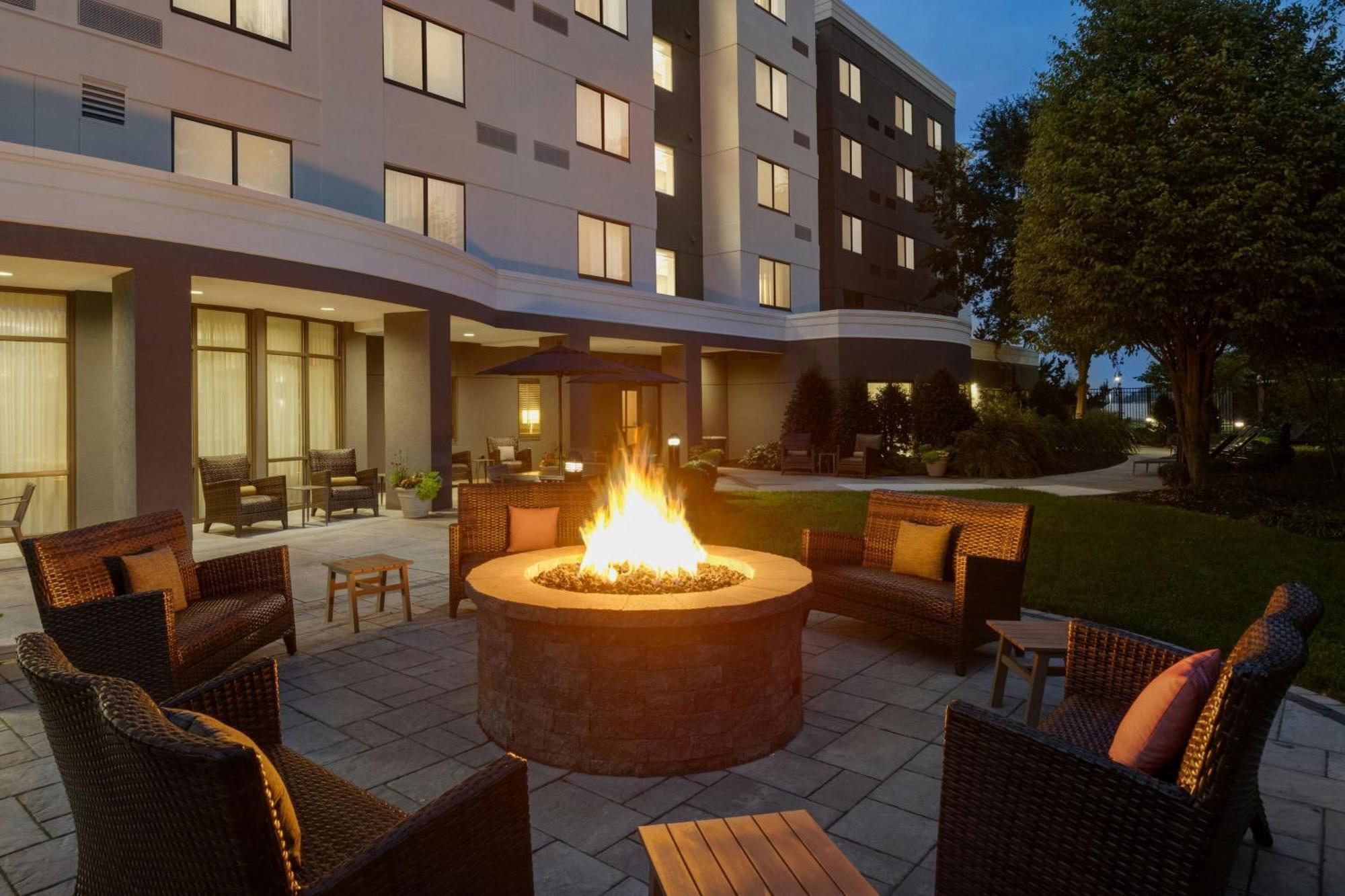 Hotel Courtyard Lancaster Fertility Exteriér fotografie